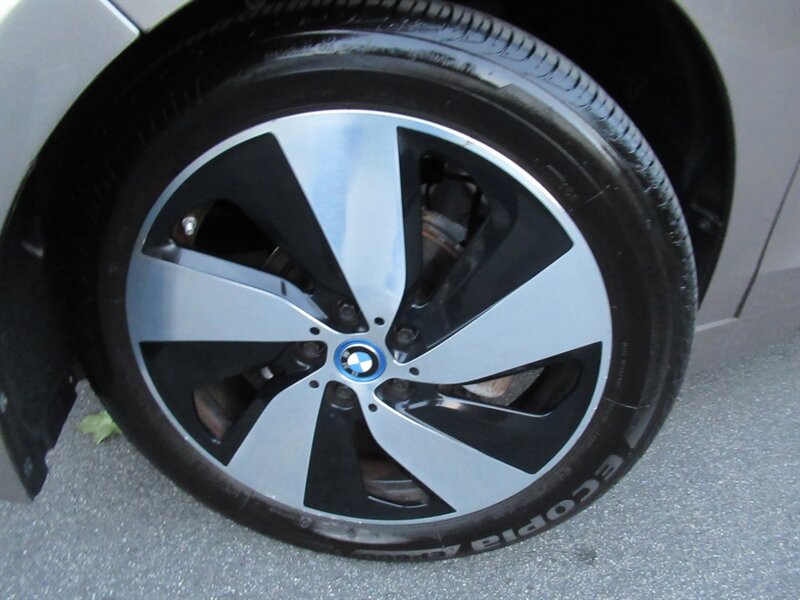 2014 BMW i3   - Photo 8 - Sherman Oaks, CA 91423
