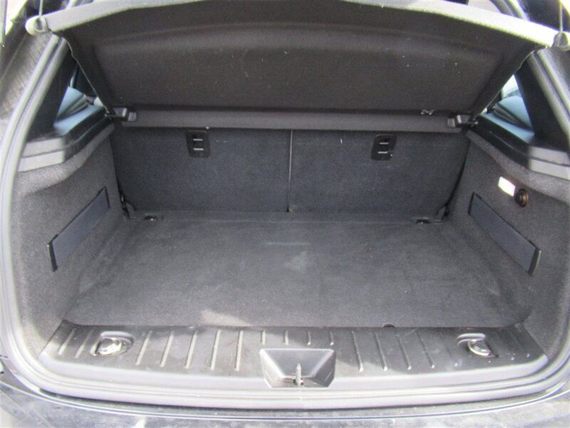 2014 BMW i3   - Photo 29 - Sherman Oaks, CA 91423