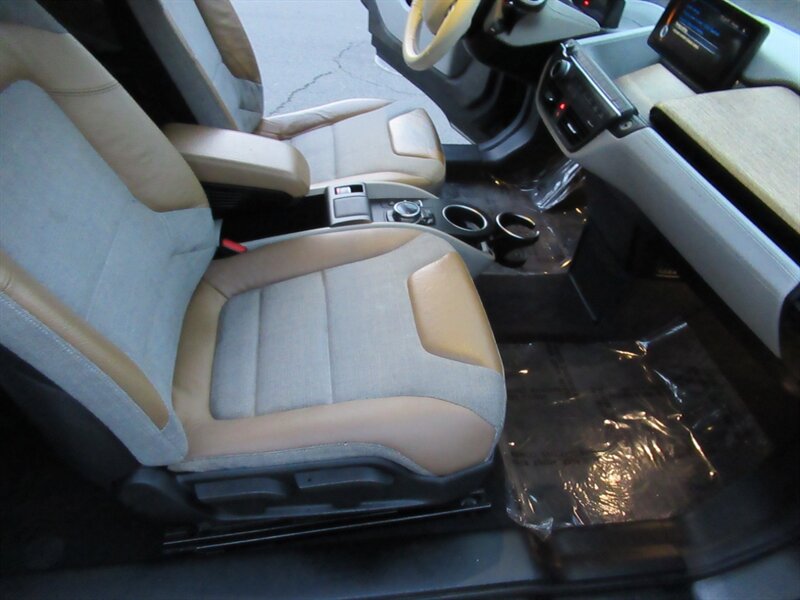 2014 BMW i3   - Photo 18 - Sherman Oaks, CA 91423