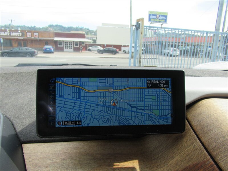 2014 BMW i3   - Photo 16 - Sherman Oaks, CA 91423