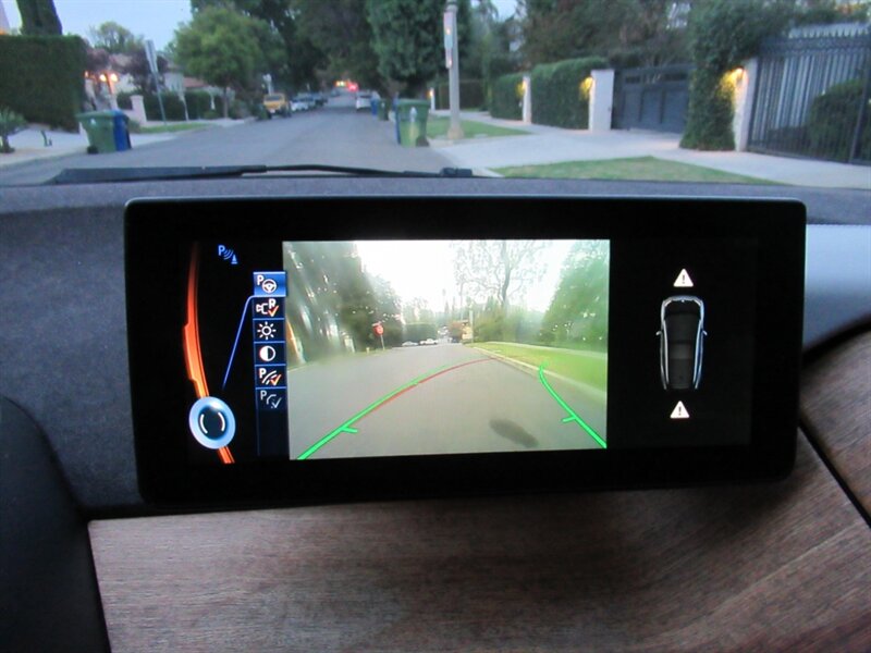 2014 BMW i3   - Photo 22 - Sherman Oaks, CA 91423