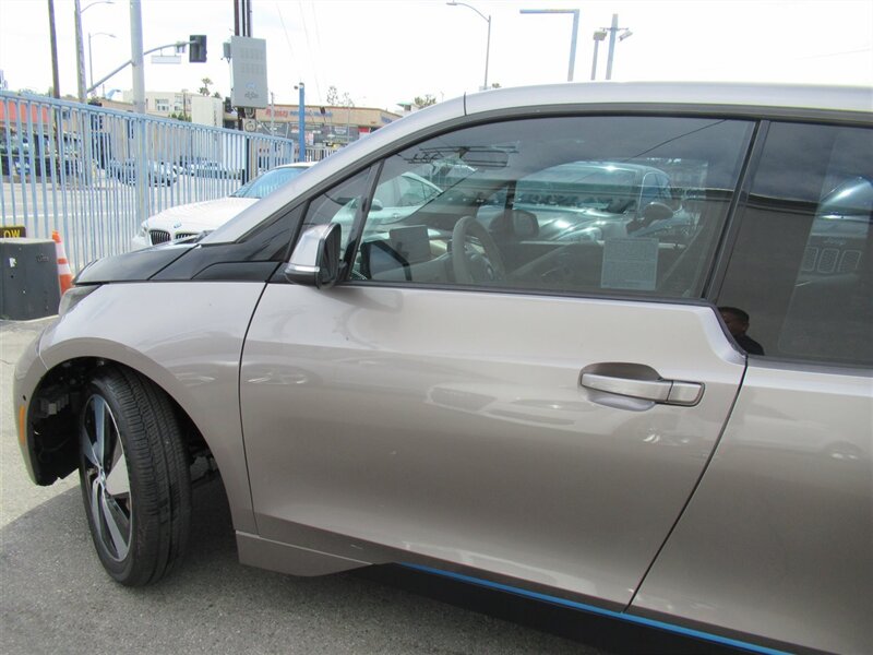 2014 BMW i3   - Photo 27 - Sherman Oaks, CA 91423