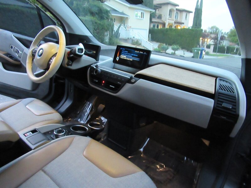 2014 BMW i3   - Photo 19 - Sherman Oaks, CA 91423