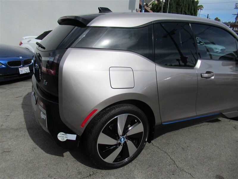 2014 BMW i3   - Photo 26 - Sherman Oaks, CA 91423