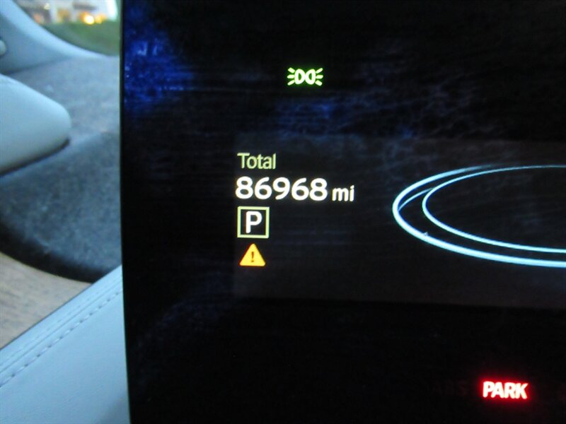 2014 BMW i3   - Photo 23 - Sherman Oaks, CA 91423