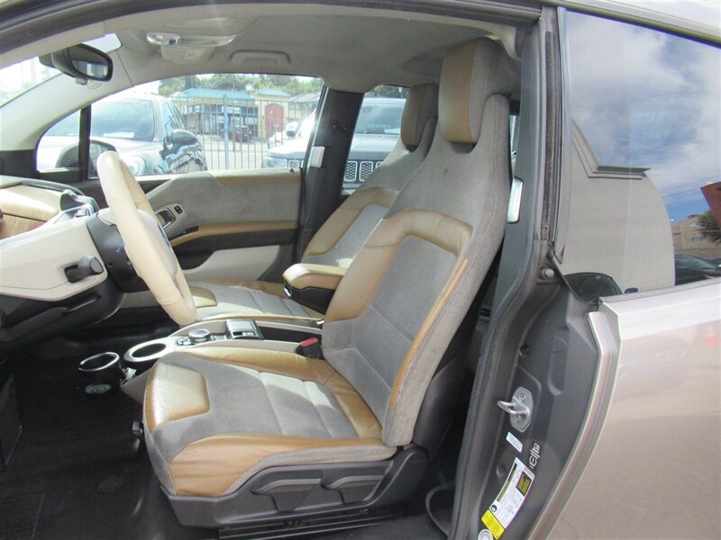 2014 BMW i3   - Photo 11 - Sherman Oaks, CA 91423