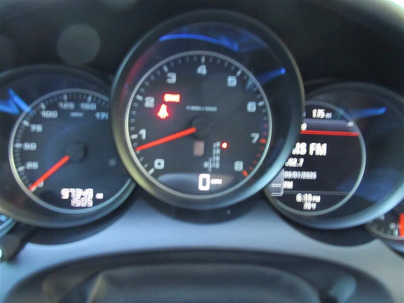 2017 Porsche Cayenne Platinum Edition   - Photo 22 - Sherman Oaks, CA 91423