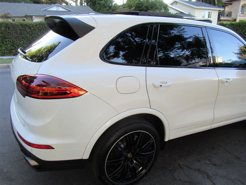 2017 Porsche Cayenne Platinum Edition   - Photo 43 - Sherman Oaks, CA 91423