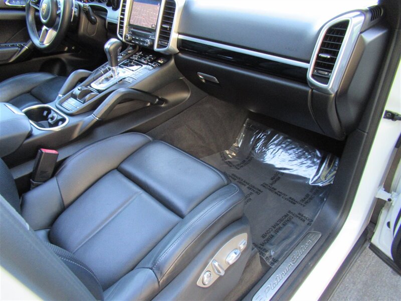 2017 Porsche Cayenne Platinum Edition   - Photo 40 - Sherman Oaks, CA 91423