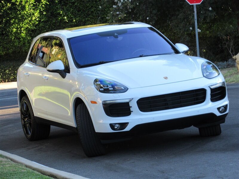 2017 Porsche Cayenne Platinum Edition   - Photo 2 - Sherman Oaks, CA 91423