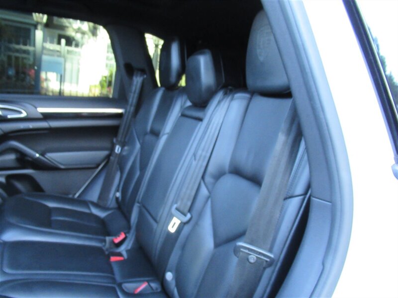 2017 Porsche Cayenne Platinum Edition   - Photo 30 - Sherman Oaks, CA 91423