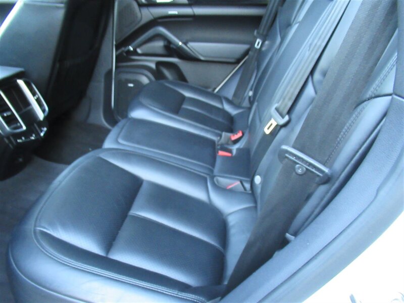2017 Porsche Cayenne Platinum Edition   - Photo 31 - Sherman Oaks, CA 91423