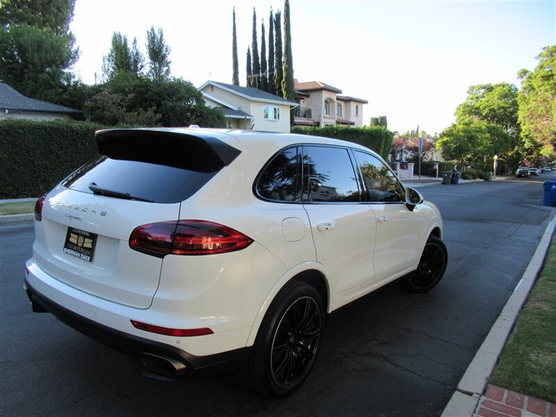 2017 Porsche Cayenne Platinum Edition   - Photo 8 - Sherman Oaks, CA 91423
