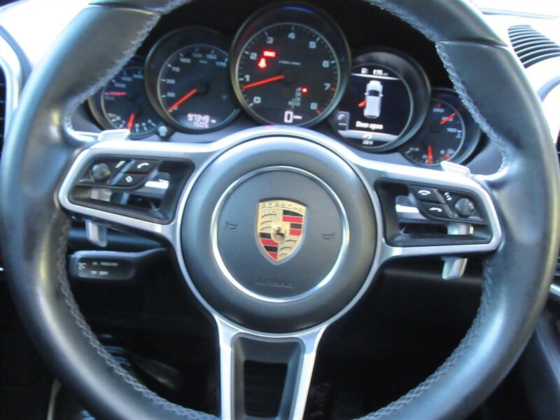2017 Porsche Cayenne Platinum Edition   - Photo 34 - Sherman Oaks, CA 91423