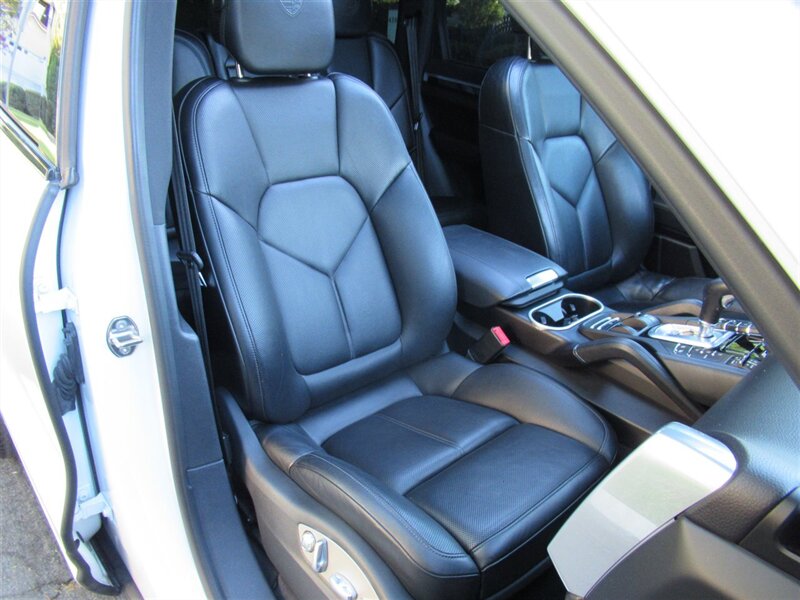 2017 Porsche Cayenne Platinum Edition   - Photo 39 - Sherman Oaks, CA 91423