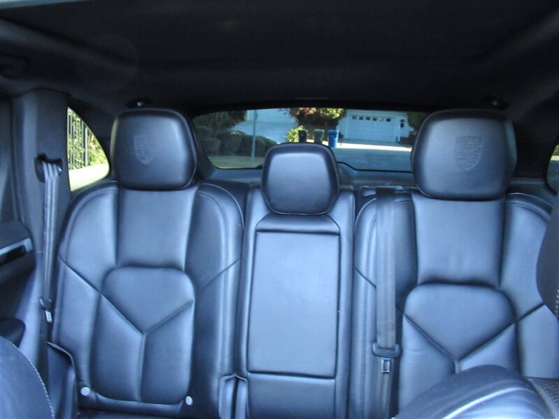 2017 Porsche Cayenne Platinum Edition   - Photo 21 - Sherman Oaks, CA 91423