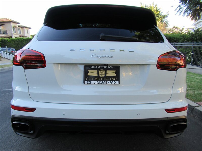 2017 Porsche Cayenne Platinum Edition   - Photo 44 - Sherman Oaks, CA 91423