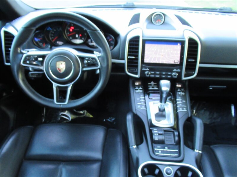 2017 Porsche Cayenne Platinum Edition   - Photo 32 - Sherman Oaks, CA 91423