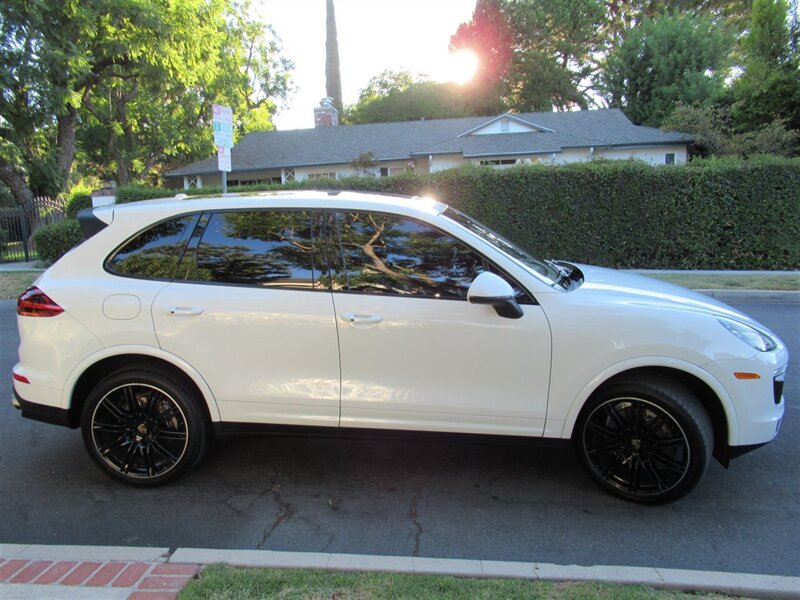 2017 Porsche Cayenne Platinum Edition   - Photo 9 - Sherman Oaks, CA 91423