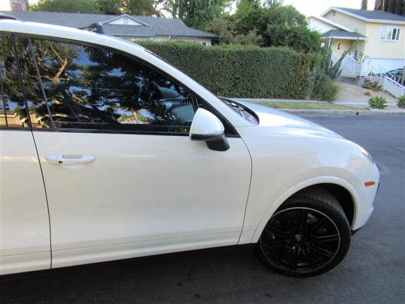 2017 Porsche Cayenne Platinum Edition   - Photo 42 - Sherman Oaks, CA 91423