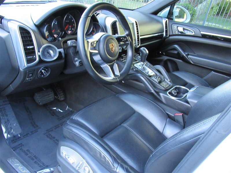 2017 Porsche Cayenne Platinum Edition   - Photo 18 - Sherman Oaks, CA 91423