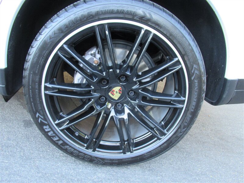 2017 Porsche Cayenne Platinum Edition   - Photo 11 - Sherman Oaks, CA 91423