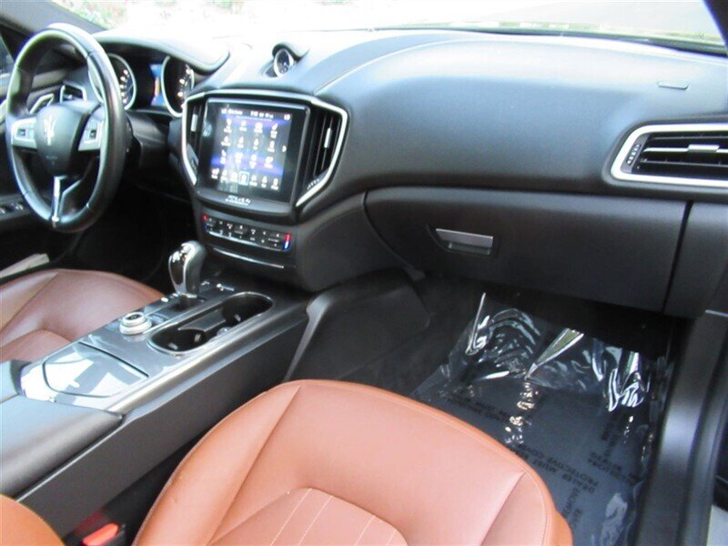 2018 Maserati Ghibli   - Photo 34 - Sherman Oaks, CA 91423