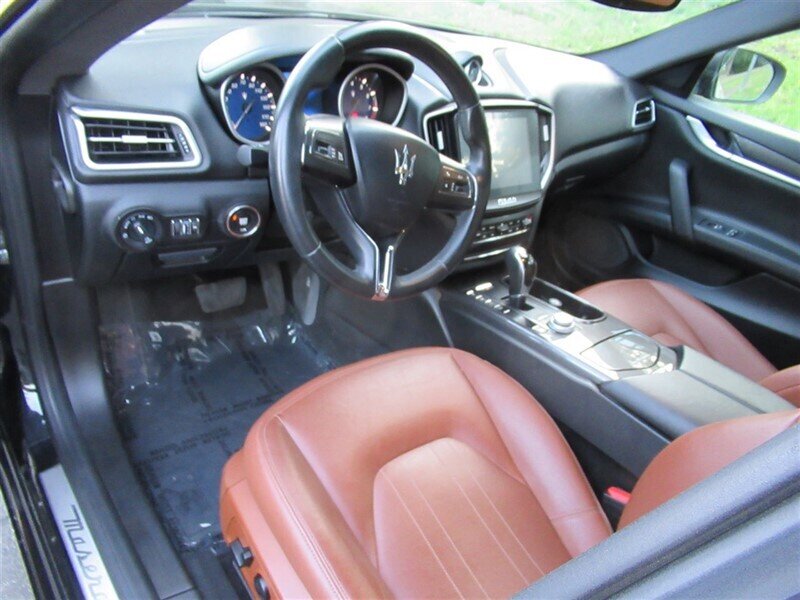 2018 Maserati Ghibli   - Photo 17 - Sherman Oaks, CA 91423