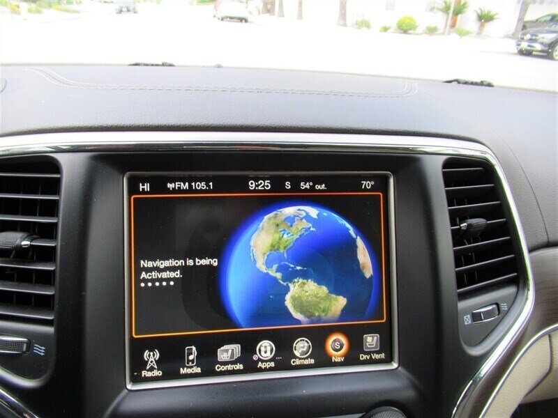 2017 Jeep Grand Cherokee Overland   - Photo 19 - Sherman Oaks, CA 91423