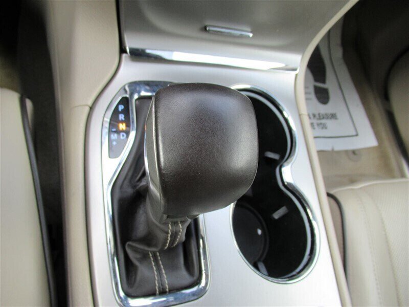 2017 Jeep Grand Cherokee Overland   - Photo 20 - Sherman Oaks, CA 91423