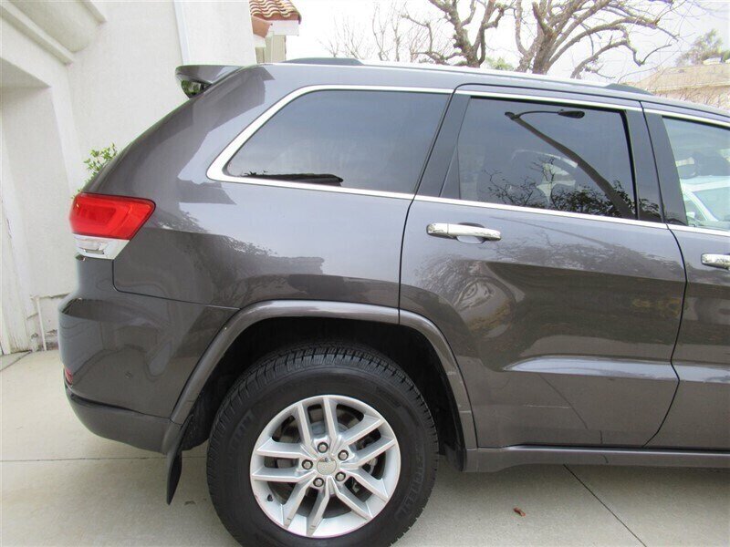 2017 Jeep Grand Cherokee Overland   - Photo 38 - Sherman Oaks, CA 91423