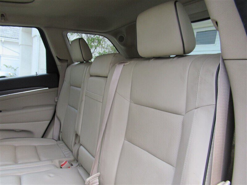 2017 Jeep Grand Cherokee Overland   - Photo 29 - Sherman Oaks, CA 91423