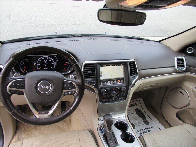 2017 Jeep Grand Cherokee Overland   - Photo 30 - Sherman Oaks, CA 91423