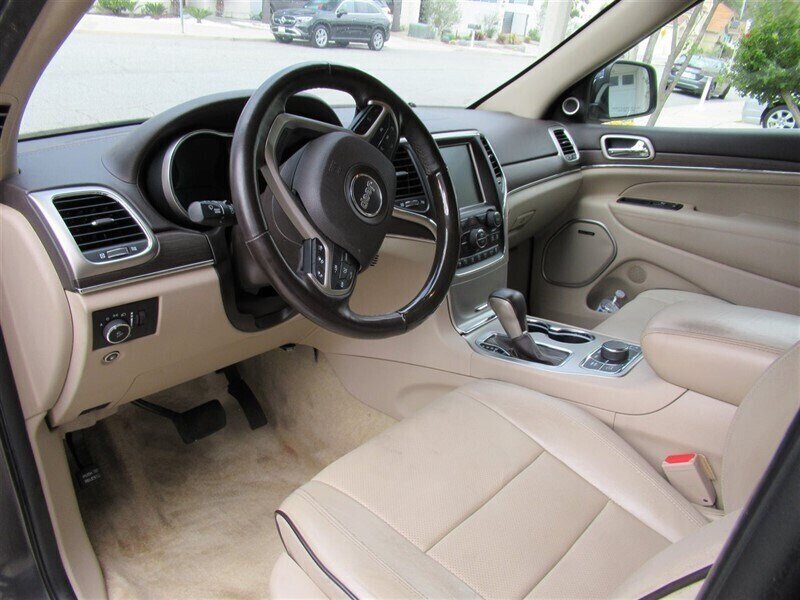 2017 Jeep Grand Cherokee Overland   - Photo 15 - Sherman Oaks, CA 91423
