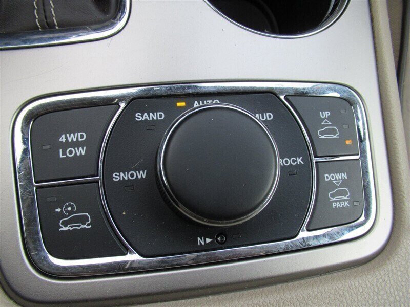 2017 Jeep Grand Cherokee Overland   - Photo 24 - Sherman Oaks, CA 91423