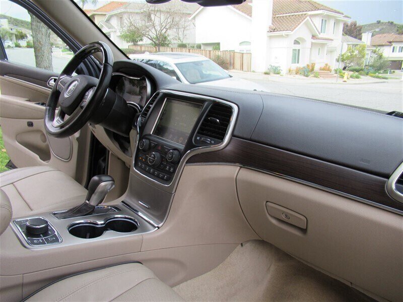 2017 Jeep Grand Cherokee Overland   - Photo 36 - Sherman Oaks, CA 91423