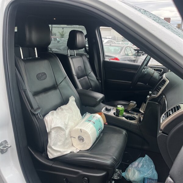 2017 Jeep Grand Cherokee Overland   - Photo 15 - Sherman Oaks, CA 91423