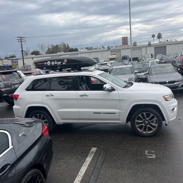 2017 Jeep Grand Cherokee Overland   - Photo 10 - Sherman Oaks, CA 91423