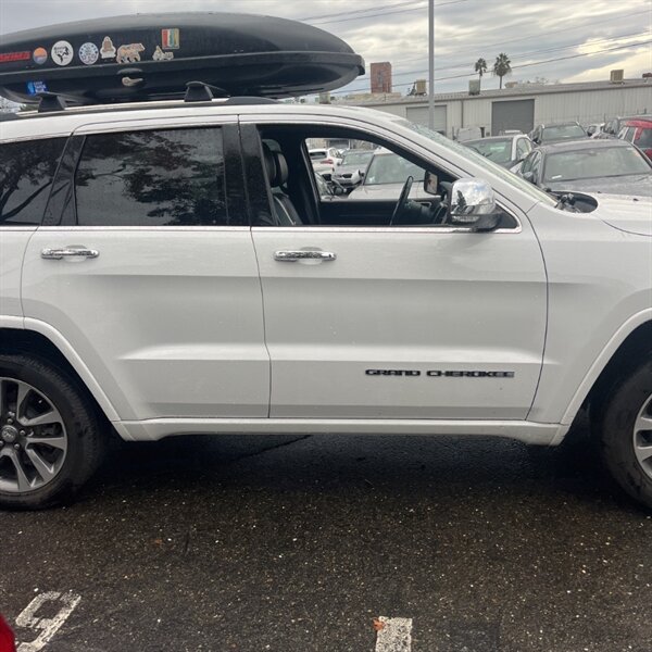 2017 Jeep Grand Cherokee Overland   - Photo 6 - Sherman Oaks, CA 91423