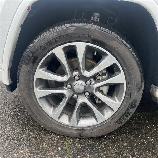 2017 Jeep Grand Cherokee Overland   - Photo 13 - Sherman Oaks, CA 91423