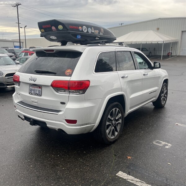 2017 Jeep Grand Cherokee Overland   - Photo 11 - Sherman Oaks, CA 91423