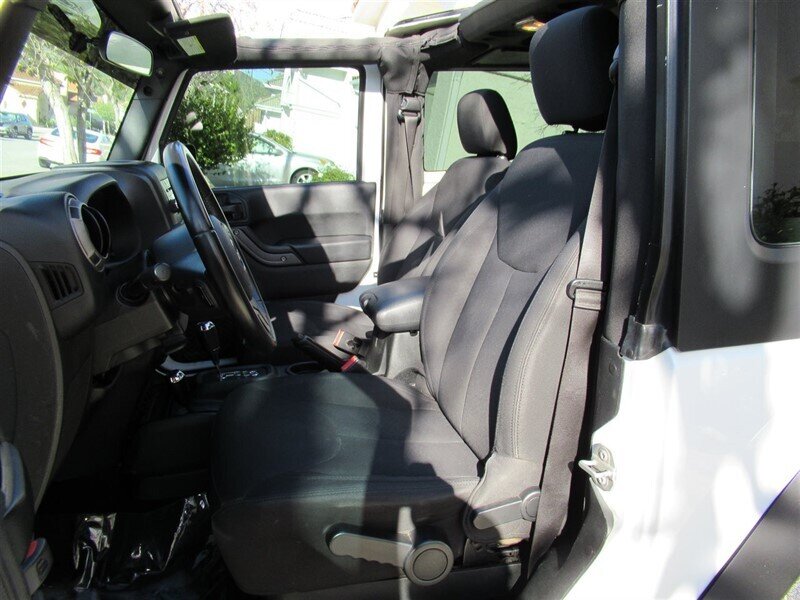 2018 Jeep Wrangler JK Sport   - Photo 12 - Sherman Oaks, CA 91423