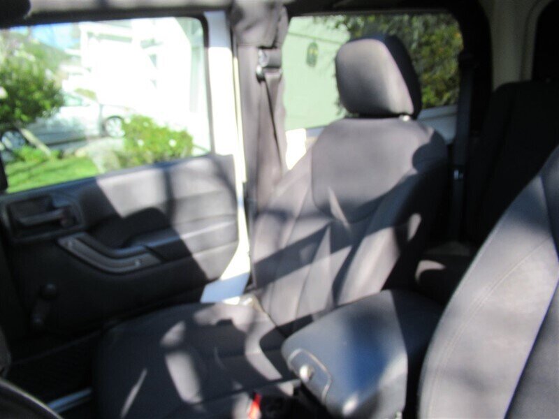 2018 Jeep Wrangler JK Sport   - Photo 20 - Sherman Oaks, CA 91423