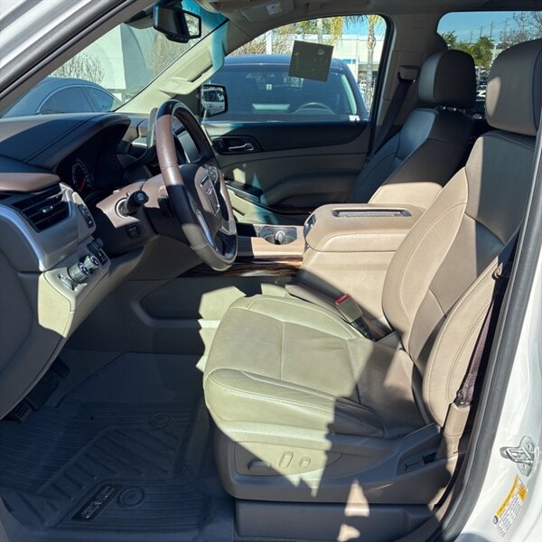 2017 GMC Yukon XL SLT   - Photo 11 - Sherman Oaks, CA 91423