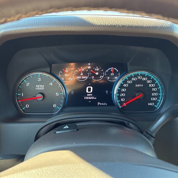 2017 GMC Yukon XL SLT   - Photo 16 - Sherman Oaks, CA 91423