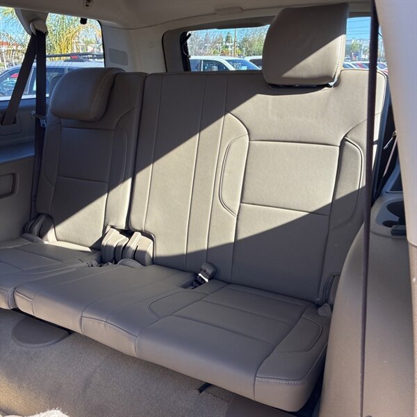 2017 GMC Yukon XL SLT   - Photo 13 - Sherman Oaks, CA 91423