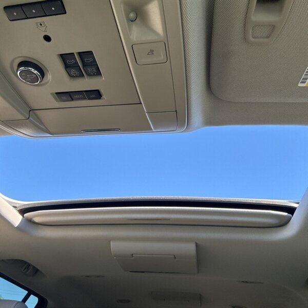 2017 GMC Yukon XL SLT   - Photo 17 - Sherman Oaks, CA 91423