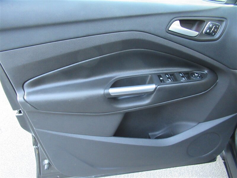 2016 Ford Escape Titanium   - Photo 17 - Sherman Oaks, CA 91423