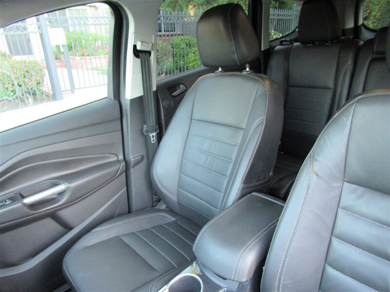 2016 Ford Escape Titanium   - Photo 20 - Sherman Oaks, CA 91423