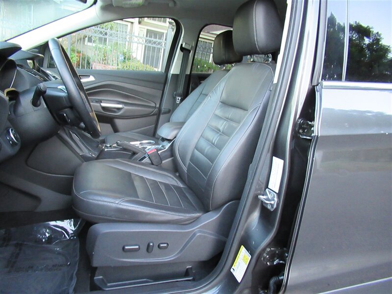 2016 Ford Escape Titanium   - Photo 18 - Sherman Oaks, CA 91423